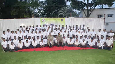 103 Maoists, with 49 cadres carrying Rs 1.06 crore surrender in Bastar's Bijapur