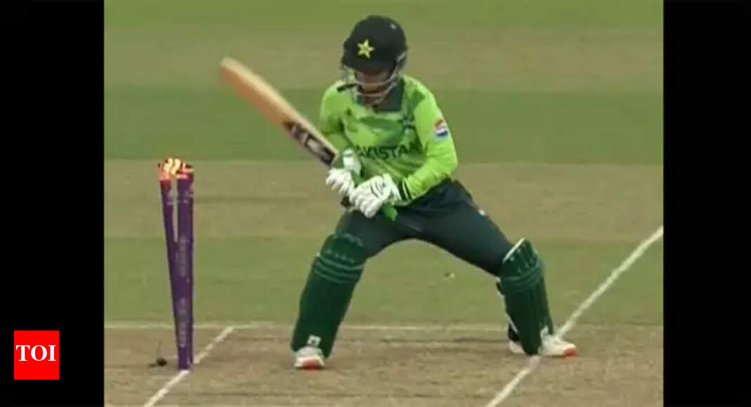 Watch: Pak batter only second to suffer rare dismissal in Women's WC history