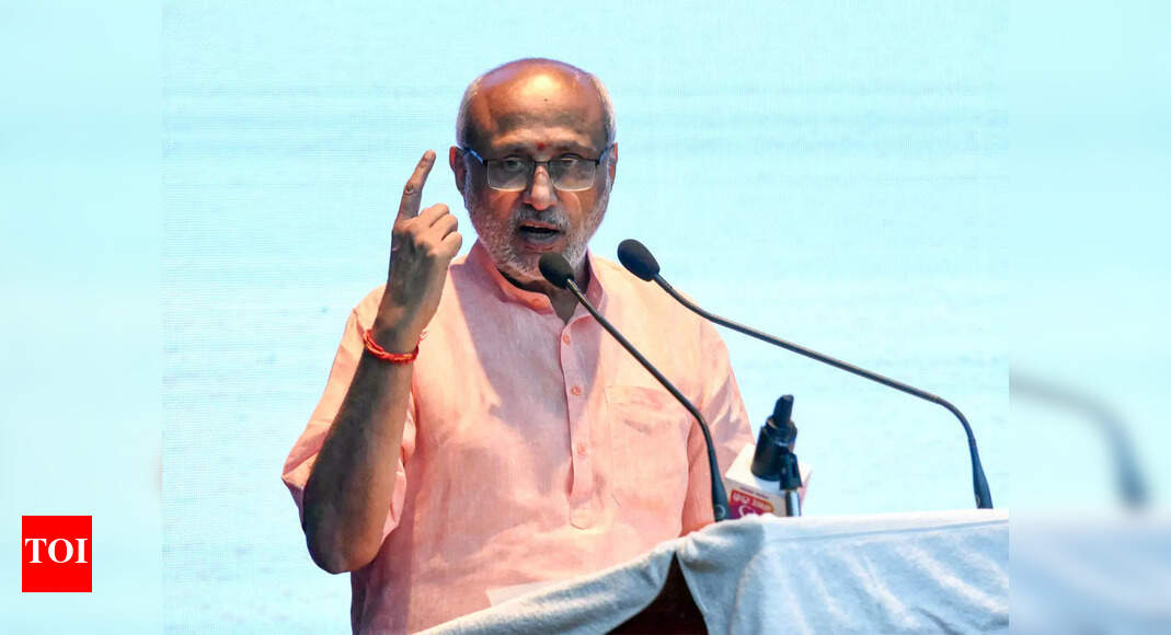 <div>'Patriotic organisation': VP says RSS embraces all without distinction of religion</div>