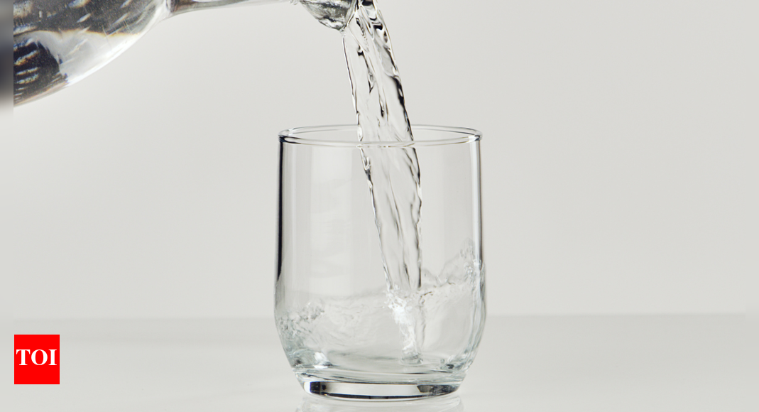 How much water should one drink daily to flush out toxins and keep the kidneys healthy