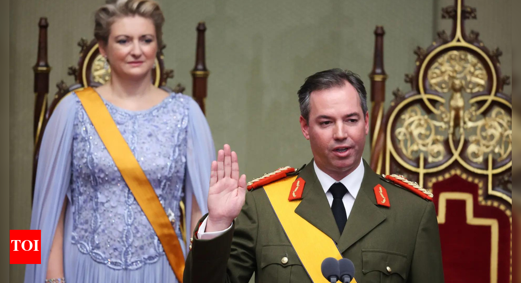 Luxembourg: Grand Duke abdicates with son taking over