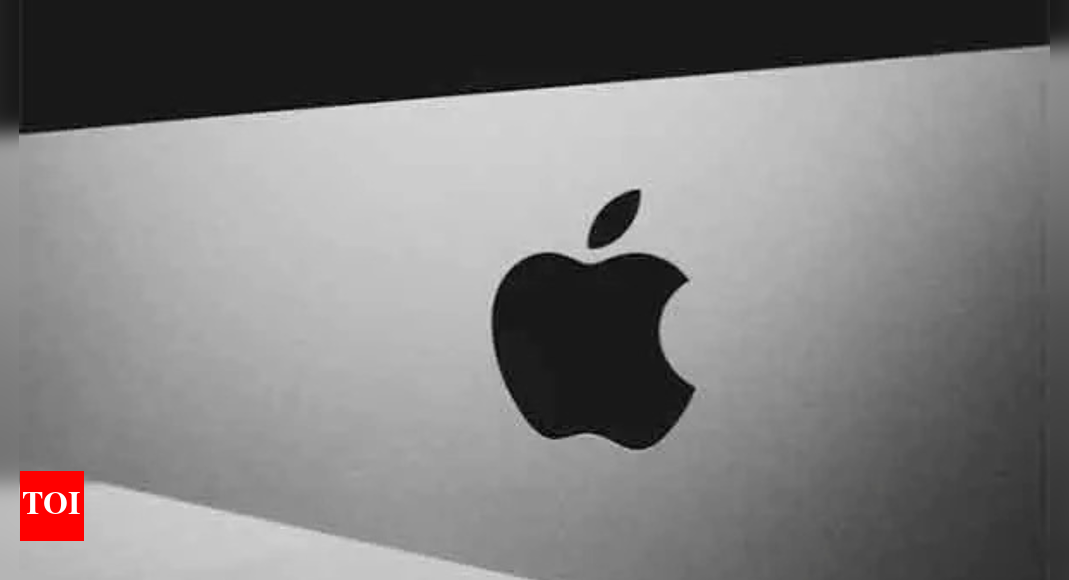Apple pulls ICE tracking apps after Trump admin request