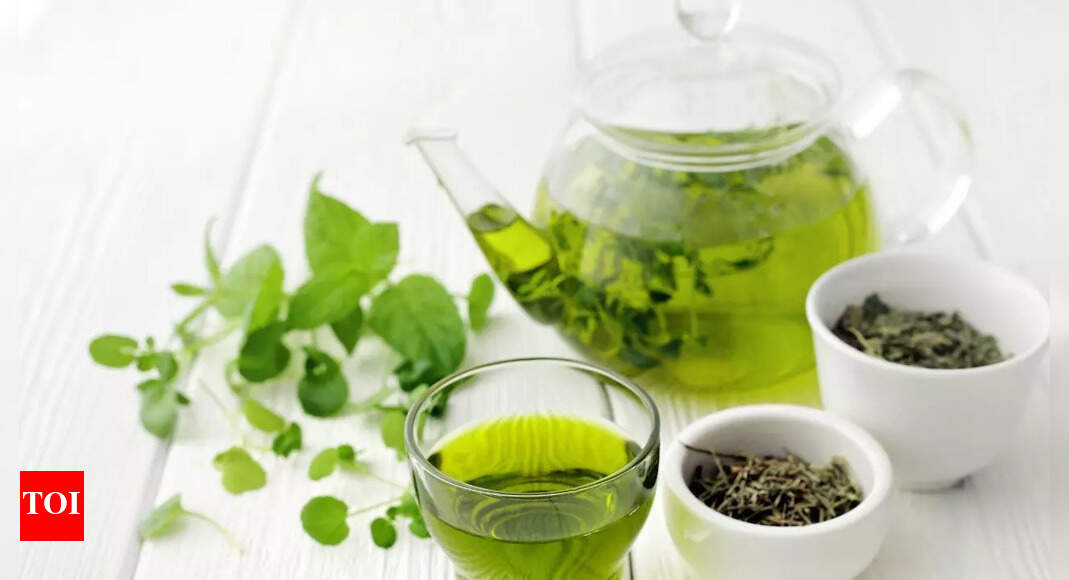 6 Detox drinks made with Green Tea for weight management