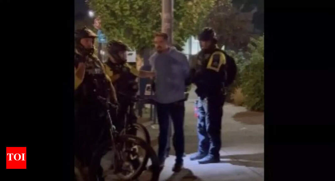 <div>'Big freaking mistake': Nick Sortor arrested outside Portland ICE building. Here's what happened</div>