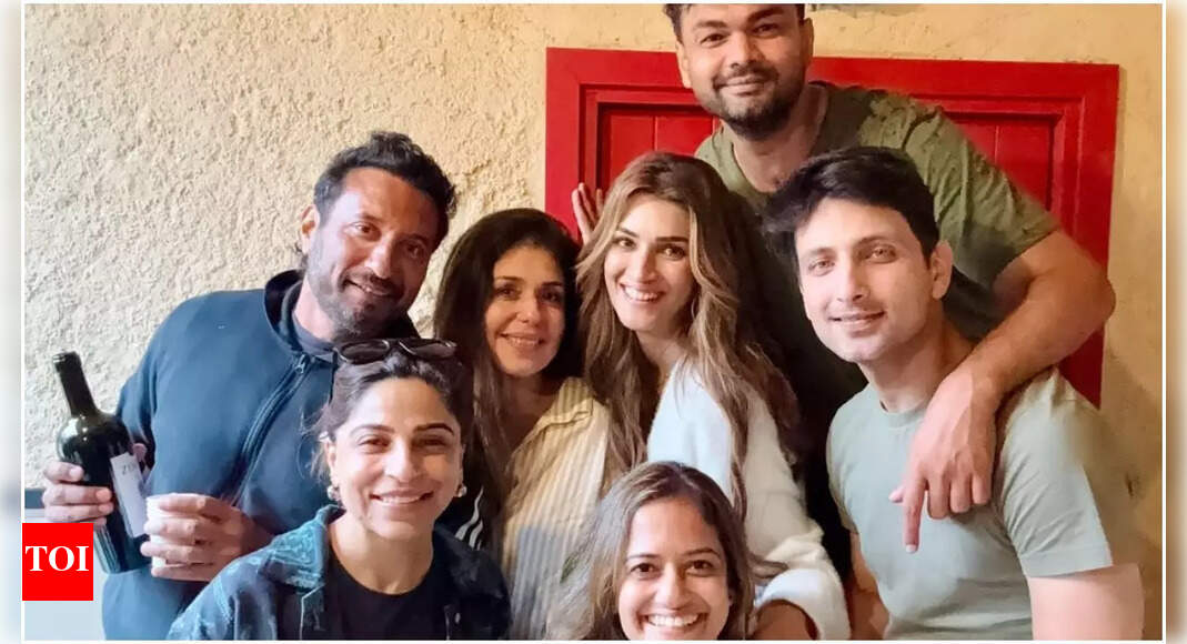 Kriti Sanon wraps up the Sicily shoot of Cocktail 2
