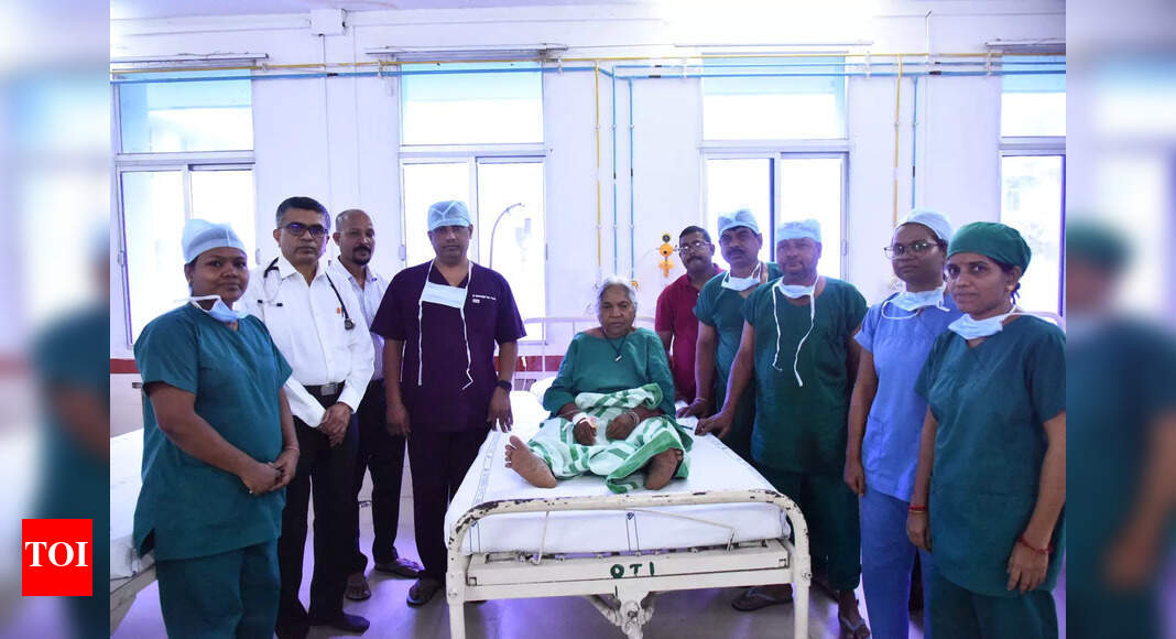 IGH doctors remove toothbrush from stomach of elderly woman