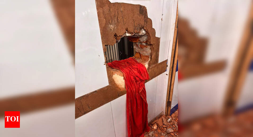 Burglar abandons bank heist bid midway in Daltonganj