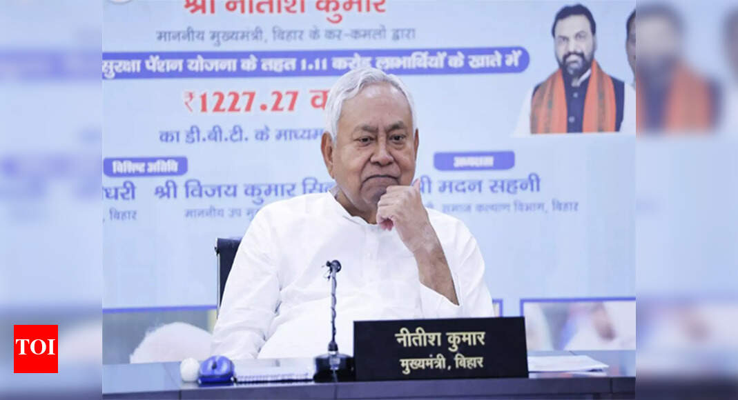 Bihar CM transfers Rs 2,500cr to 25L women under MMRY