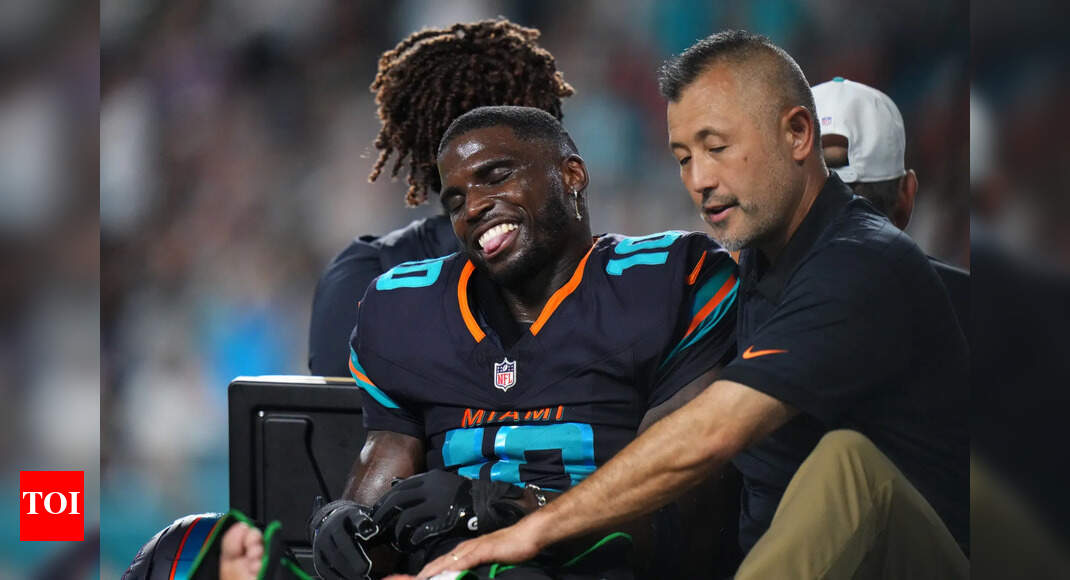Dolphins coach Mike McDaniel reveals emotional moment as Tyreek Hill visits team's facility four days after season-ending surgery