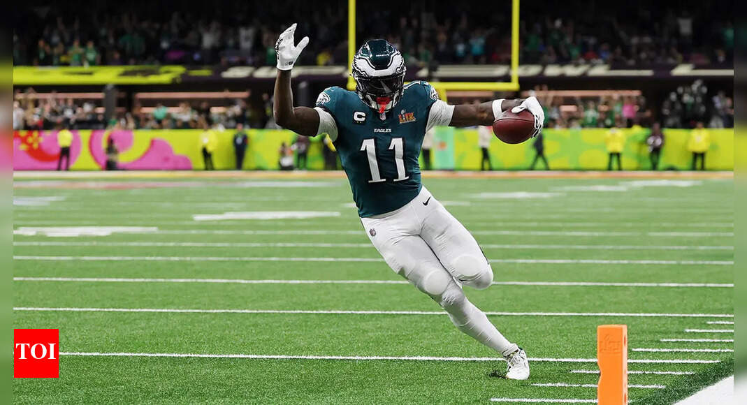 Eagles' WR A.J. Brown faces scrutiny as analysts warn limited role could stir tensions despite 4-0 start