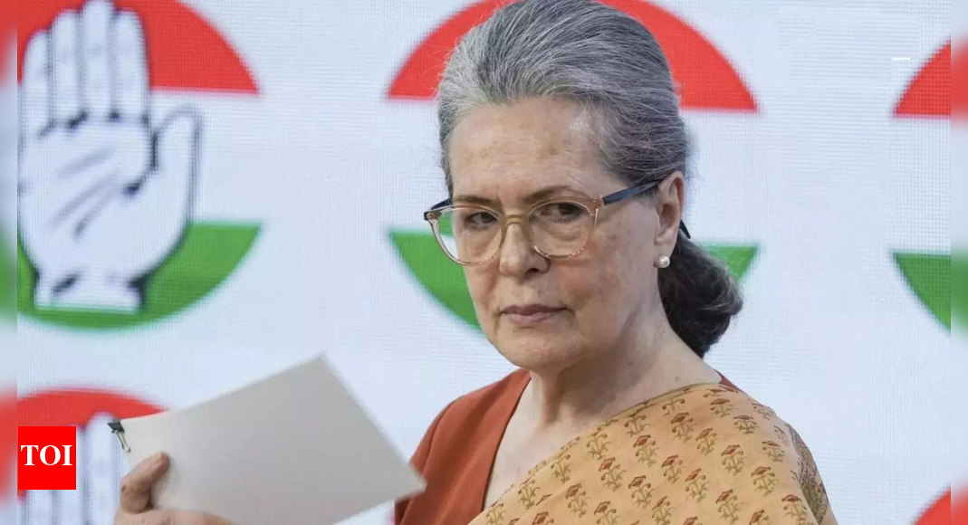 <div>'Remote control in foreign hands': BJP guns for Sonia Gandhi; claims UPA govt was a puppet, made decisions under pressure</div>