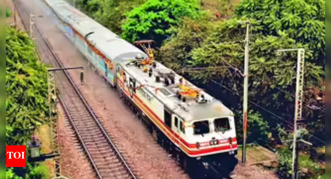 Maharashtra State Security Corporation jawan falls to death from running train
