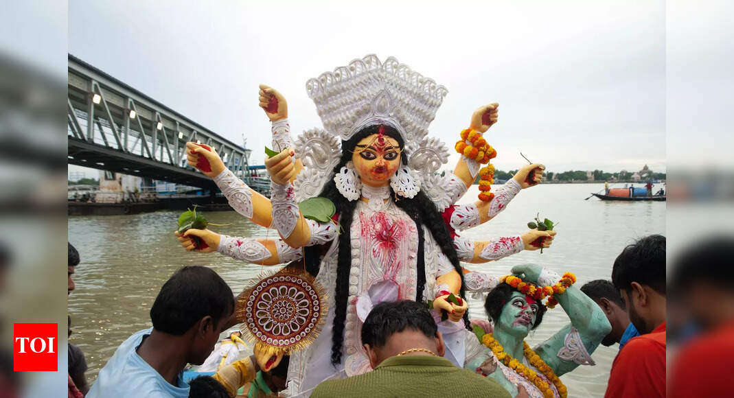 Tradition and colour mark Dashami festivities in Kolkata