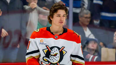 Trevor Zegras stuns NHL fans by calling Quinn Hughes the greatest player ever, snubbing Wayne Gretzky and Alex Ovechkin