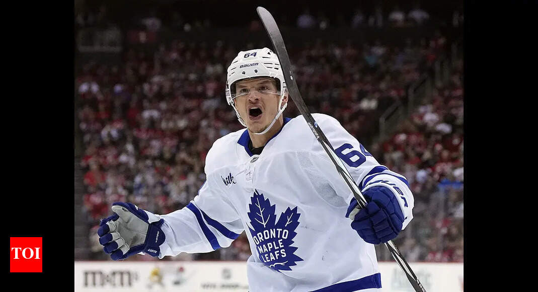 Maple Leafs' David Kampf Clears Waivers, Eligible for AHL Amid Roster Shake-Up