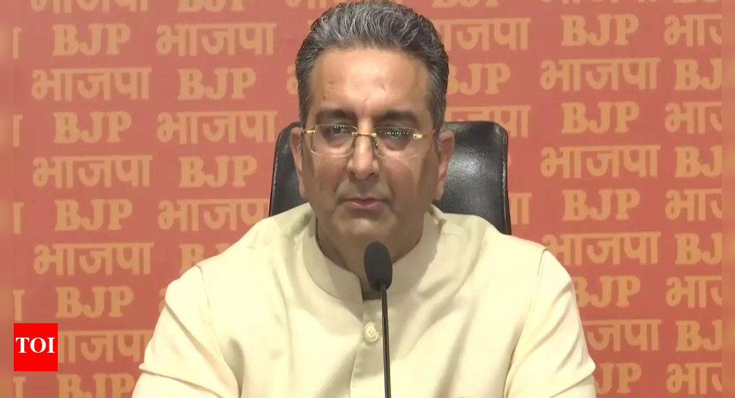 <div>UPA bowed to US, didn't act against Pakistan after 26/11: BJP</div>
