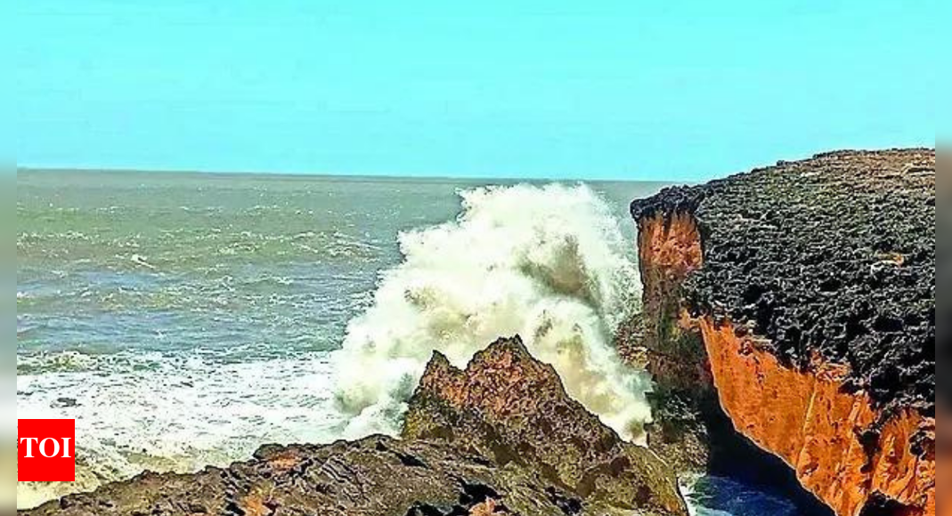 Cyclone Shakhti heads toward Oman: IMD warns fishermen off Gujarat, Maharashtra coasts