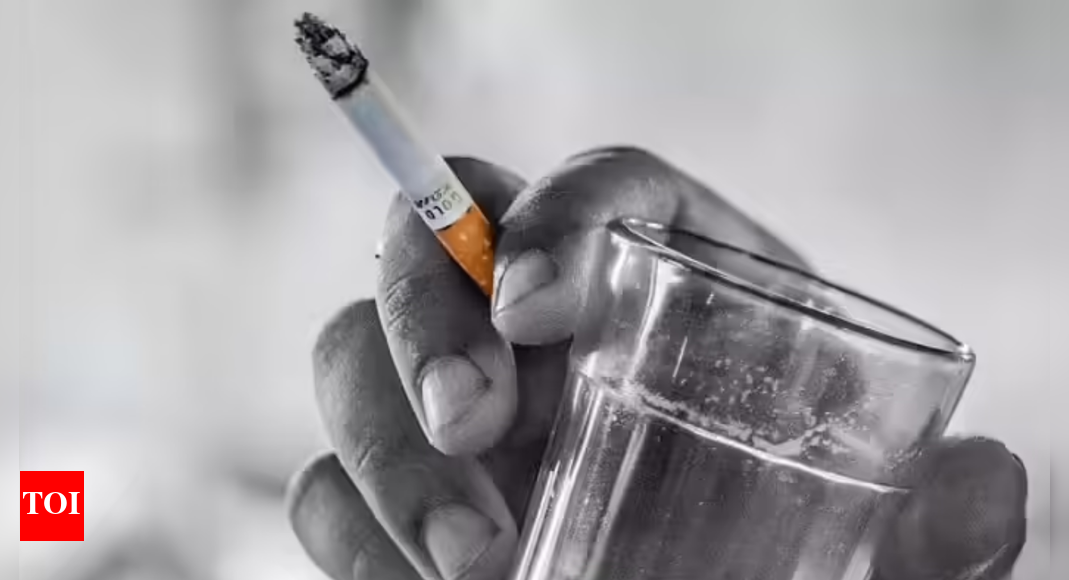 Delhi: Man joins court hearings in undergarments while smoking, drinking; police arrest history-sheeter
