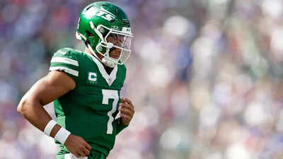 Will Justin Fields play against the Dallas Cowboys today? Latest injury update on the New York Jets' star quarterback