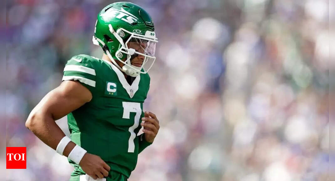 Will Justin Fields play against the Dallas Cowboys today? Latest injury update on the New York Jets' star quarterback
