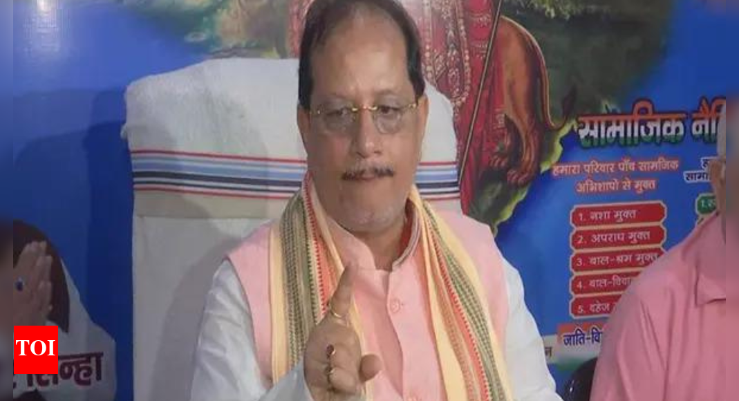 <div>'Country same for all': Bihar deputy CM defends burqa check demand; draws 'ghoonghat' parallel</div>
