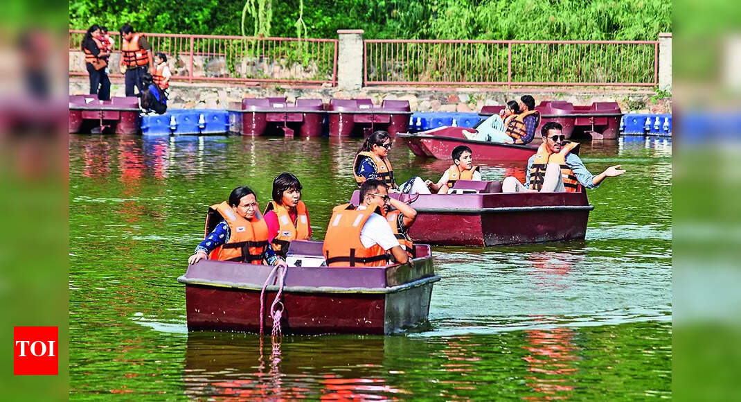 Drift amid the past: Boating back on Delhi's Purana Qila lake after 9 years