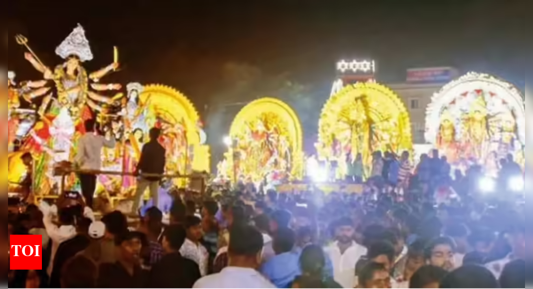 Cuttack tense again: Fresh incidents of violence after Durga idol immersion clash; 24-hour internet shutdown Cuttack tense again: Fresh incidents of violence after Durga idol immersion clash; 24-hour internet shutdown