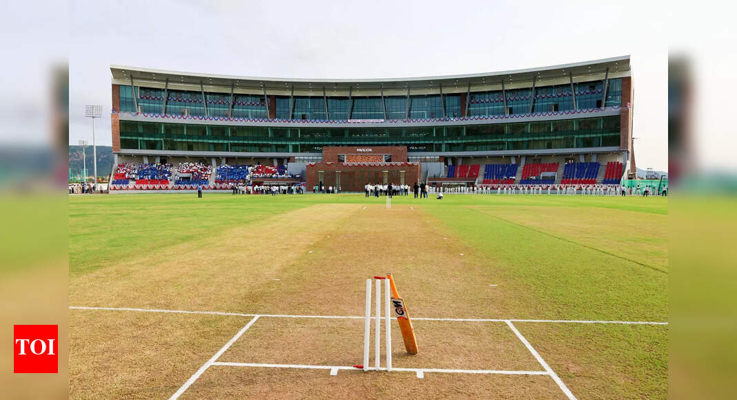 Nitish opens cricket stadium in Rajgir, presents sports awards