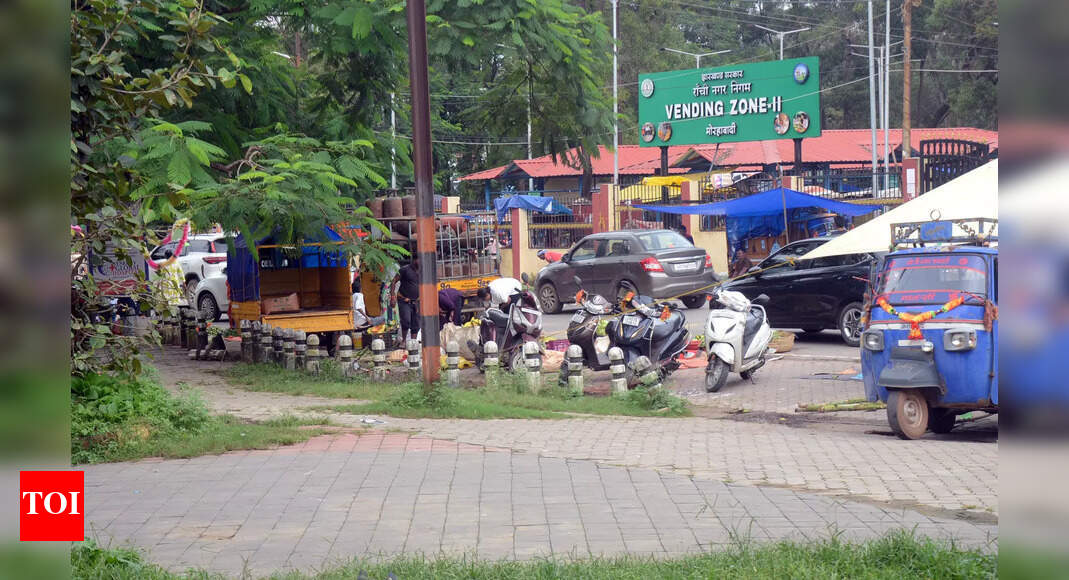 Morabadi Night Market Project Fails to Meet Expectations: Parked Cars and Empty Stalls