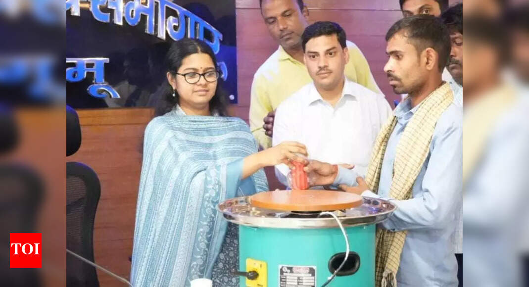 Daltonganj Potters Embrace Modern Technology with Electric Wheels Ahead of Diwali