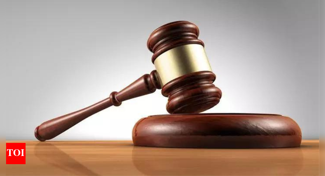 <div>Rajasthan high court: Drop 'Maharaj' from petition or case will fall</div>