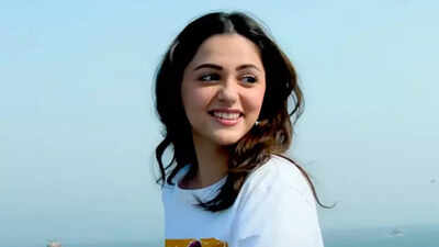 'Saiyaara' actress Aneet Padda admits to feeling overwhelmed as she wasn't sure if she could balance her college with acting: 'I was looking..'