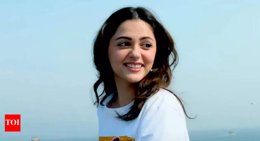‘Saiyaara’ actress Aneet Padda admits to feeling overwhelmed as she wasn’t sure if she could balance her college with acting: ‘I was looking..’ | Hindi Movie News – The Times of India