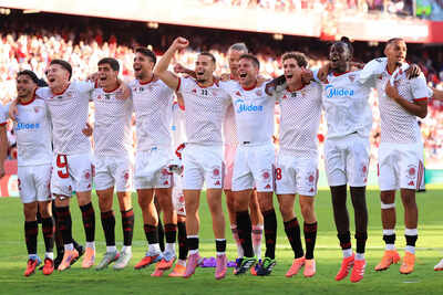 La Liga: Defending champions Barcelona suffer heavy defeat at Sevilla; Robert Lewandowski misses penalty