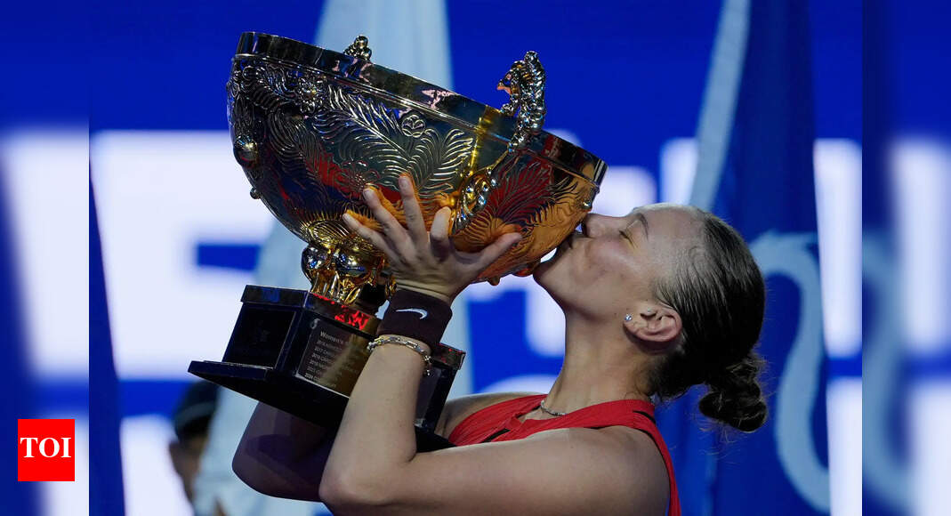Amanda Anisimova beats Linda Noskova, clinches China Open title