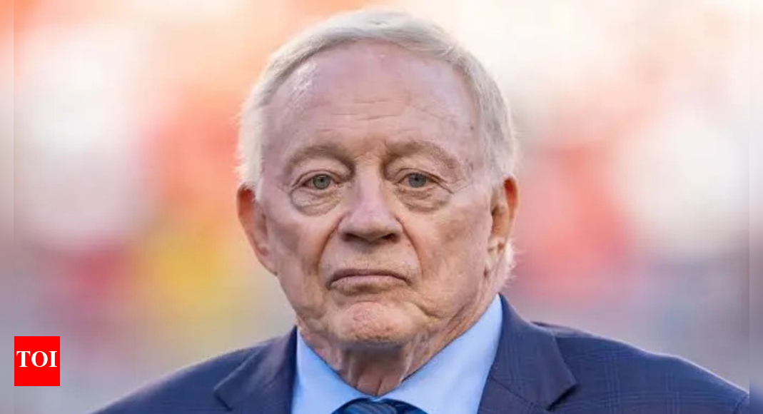 Why Jerry Jones gave bizarre middle finger to Jets fans during Cowboys game creating new NFL controversy