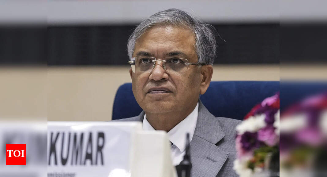 <div>'Anganwadi workers to verify': CEC Gyanesh Kumar on 'identification' of burqa-clad voters in Bihar polls; cites guidelines</div>