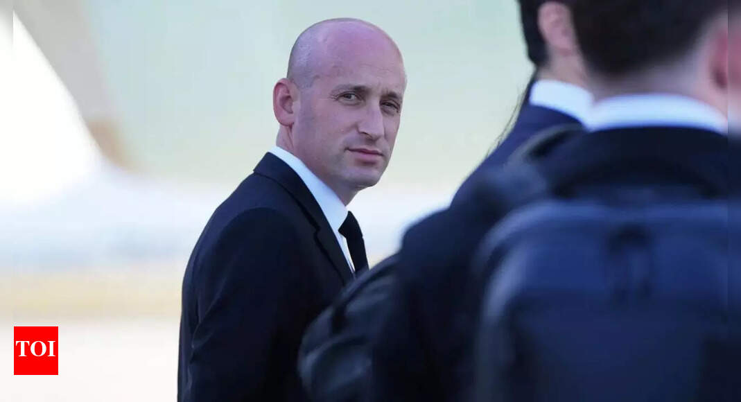 <div>'Face of evil': Stephen Miller's cousin disowns him in resurfaced post, says she needs to grieve</div>