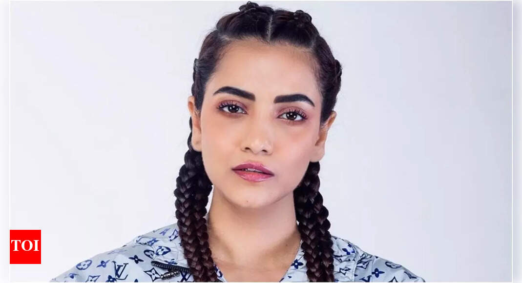 <div>Tia Bajpai recalls getting REPLACED by star kid in 'big film'</div>