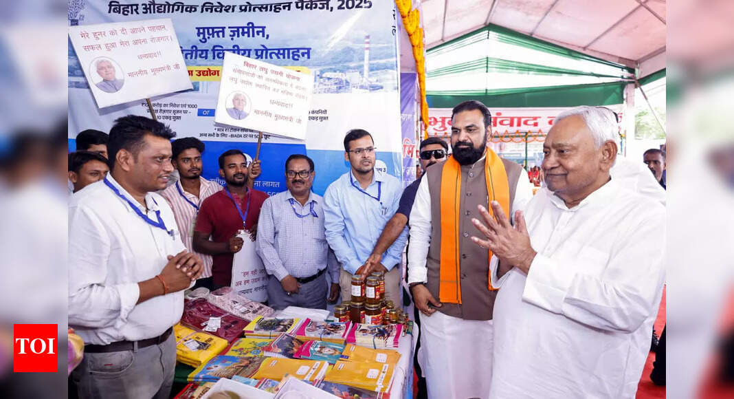 Hours before poll announcement, CM launches projects worth Rs 15,053 crore