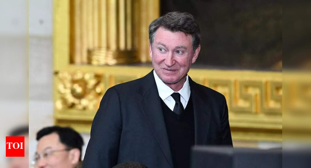 Wayne Gretzky signs new multiyear TNT contract, bringing insight to NHL broadcasts
