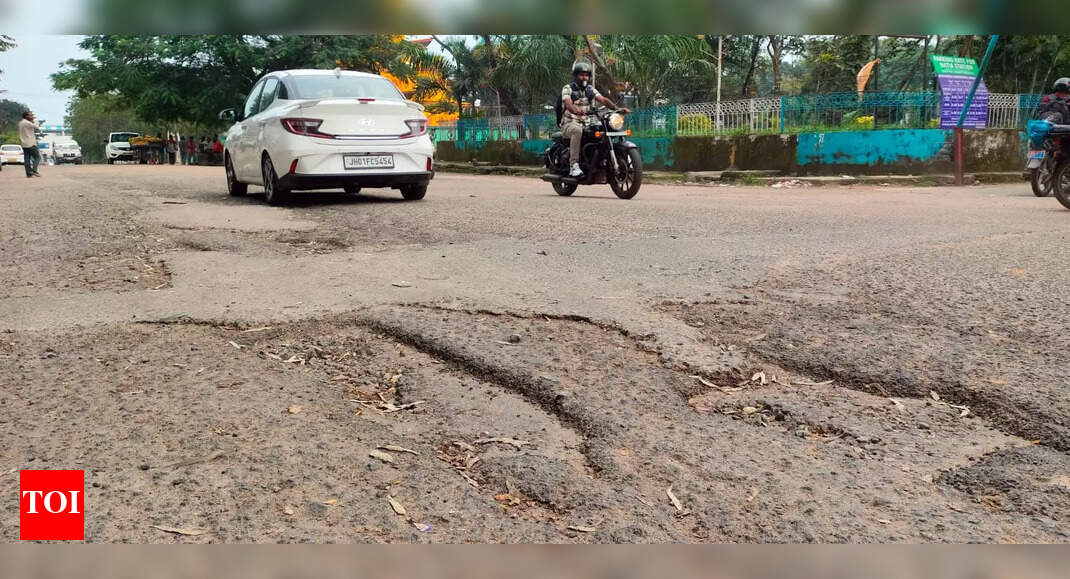 Ranchi roads remain in disrepair despite pre-Puja promise