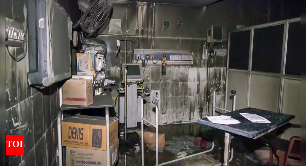 <div>Jaipur ICU blaze: Hospital staff ignored early warnings and fled when fire spread, say patients' kin</div>