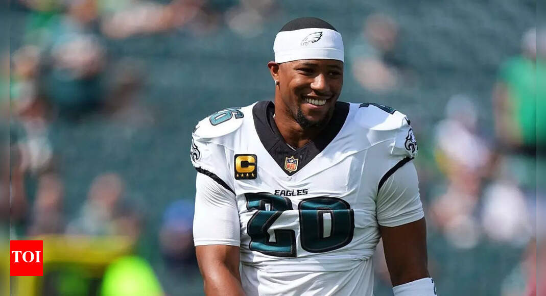 Saquon Barkley injury update: Eagles RB dealing with knee soreness as status for Giants game remains uncertain