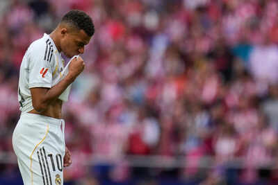 Kylian Mbappe injury update: France coach Didier Deschamps speaks with forward ahead of World Cup qualifiers