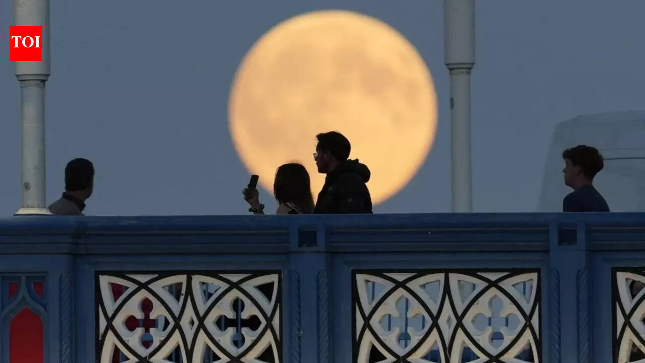 Full Moon October 2025: Photos of a stunning harvest moon that kicks ...