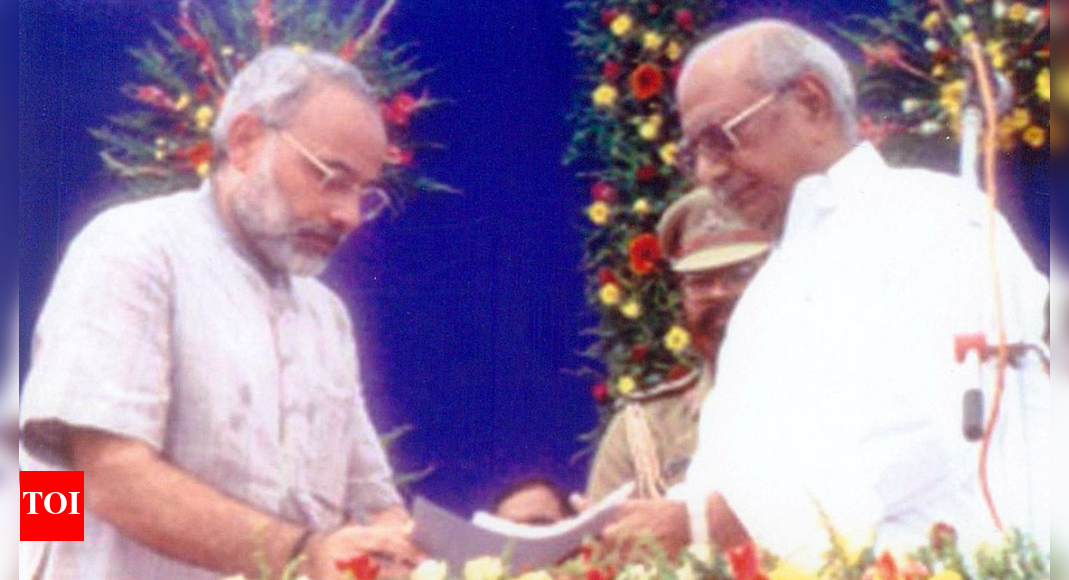 <div>'On this day ...': PM Modi shares nostalgic pictures on day he first became Gujarat CM; recalls mother's words</div>