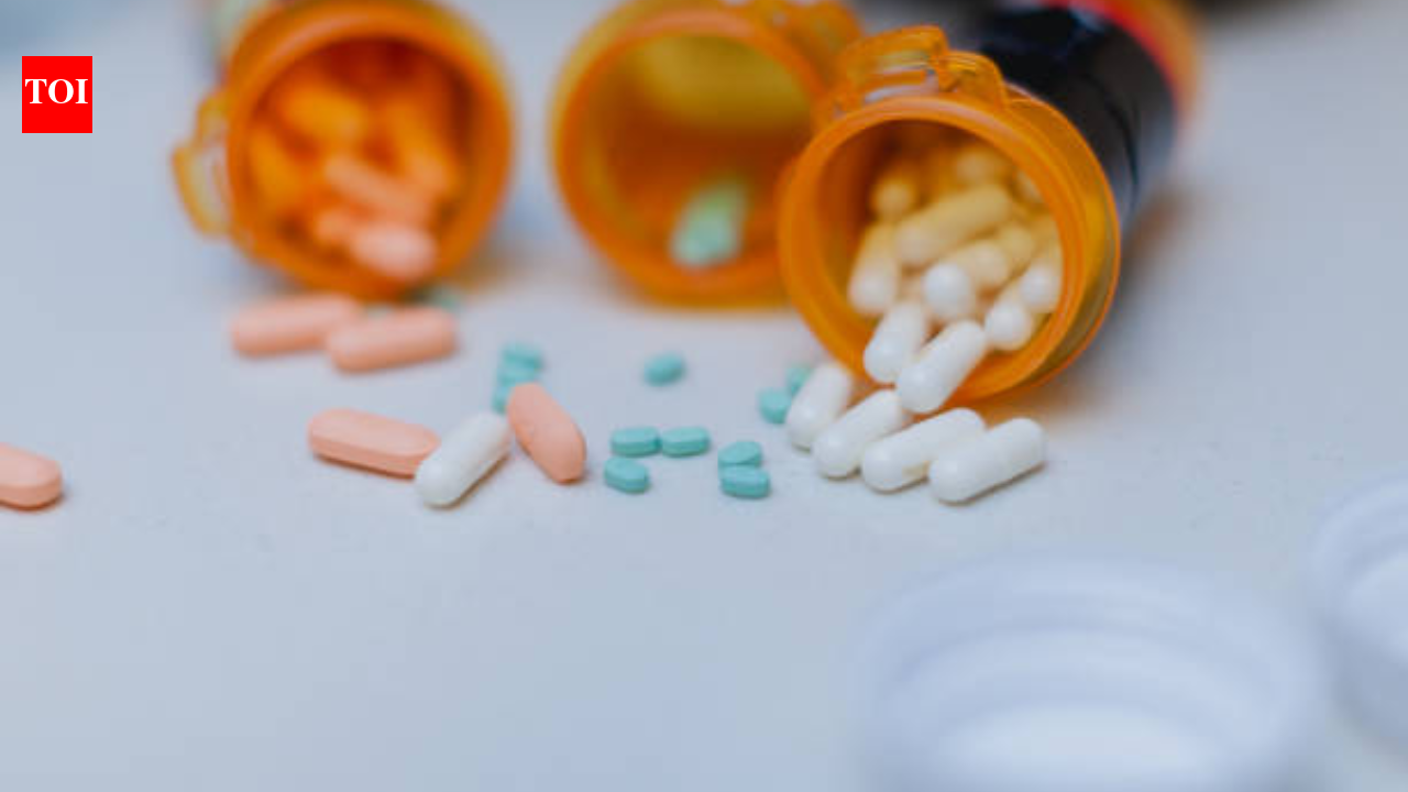 Vitamin B12 supplement timing: How and when to take it for better energy  and absorption