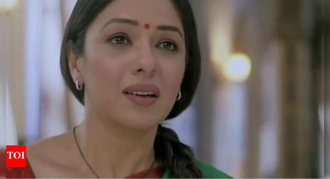 Anupamaa: Anupama gets a shocker as Prakash makes a powerful entry