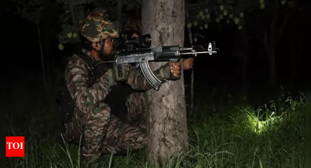 <div>J&K: Encounter breaks out in Rajouri between terrorists and police; Army, CRPF rushed to spot</div> <div>J&K: Encounter breaks out in Rajouri between terrorists and police; Army, CRPF rushed to spot</div>